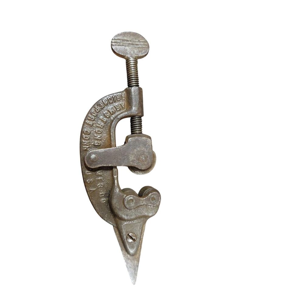 VINTAGE ARMSTRONG MFG. CO. NO. 10 TUBE CUTTER